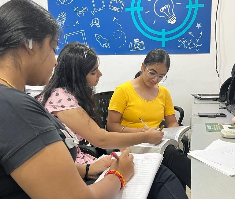 GILP provides best english speaking classes in Delhi. Enroll now and begin your learning.