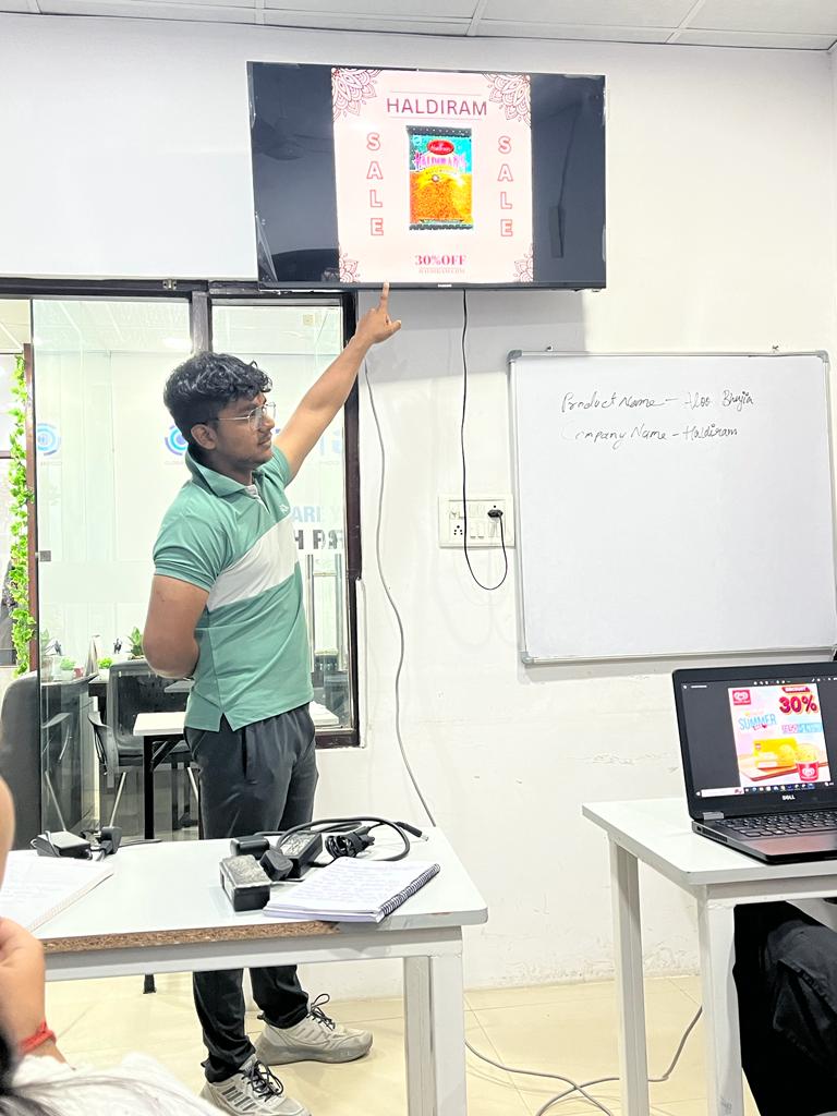 Learn and improve your presentation skills with the best english speaking institute in janakpuri.